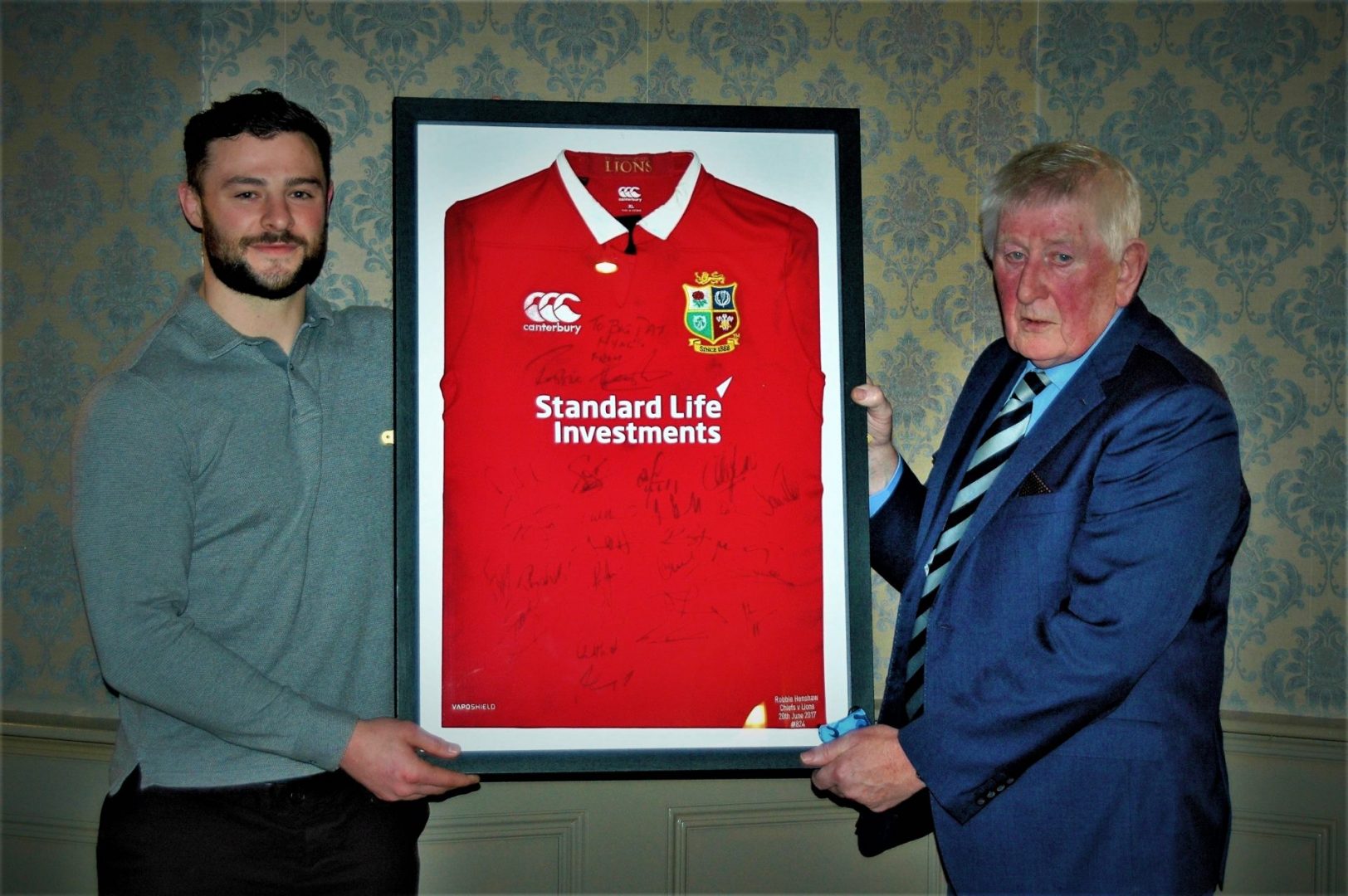 ROBBIE HENSHAW PRESENTS LIONS JERSEY TO BUCCANEERS • Buccaneers R.F.C